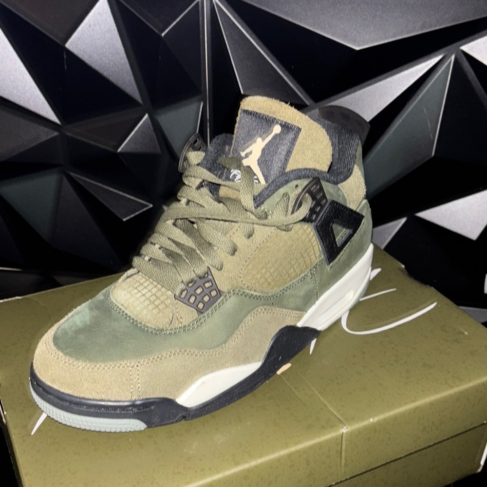 Air Jordan 4 Retro Olive Sneakers